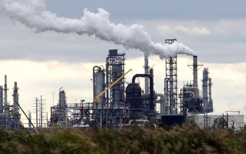 Impulsan a refinerías viajes por carretera y caída de crudo